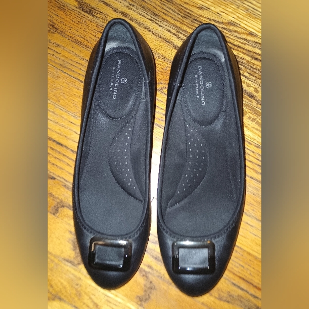 Bandolino tad wedge pump